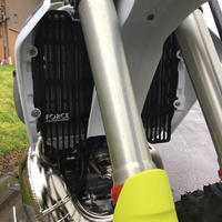 FORCE ACCESSORIES KTM SX / SX-F / EXC / EXC-F HUSQVARNA FC / TC / TE / FE 16-22 BLACK BILLET RADIATOR GUARDS